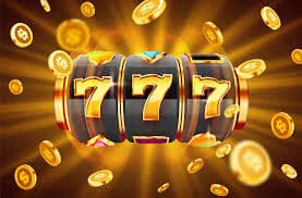 Người chơi trải nghiệm nổ hũ slot online gaking trên điện thoại di động